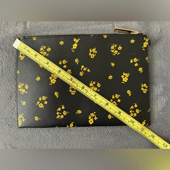 Michael Kors Jet Set Travel Wristlets (Large One) - Picture 10 of 11